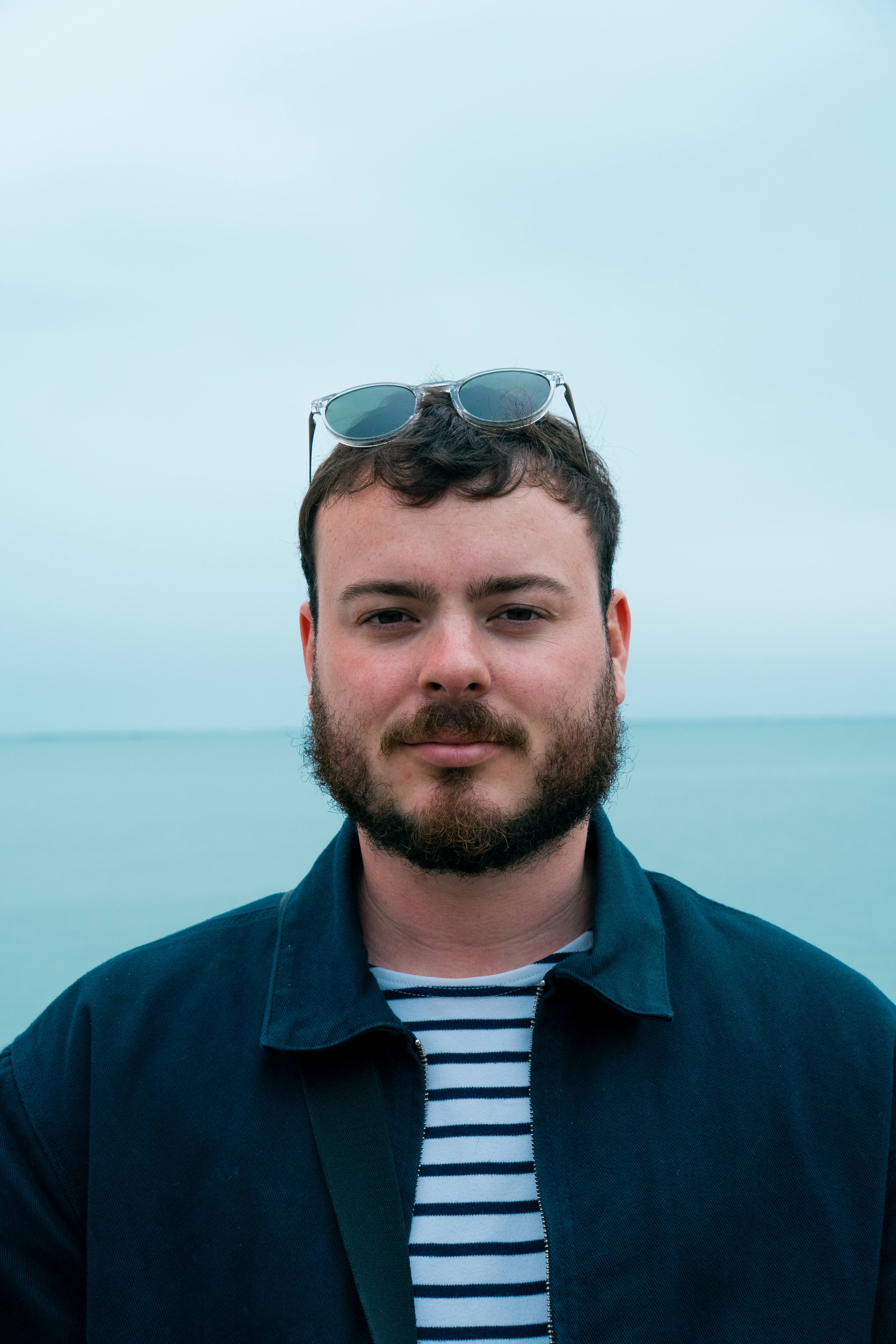 Sébastien, vidéaste freelance à La Rochelle, derrière Saybe Studio